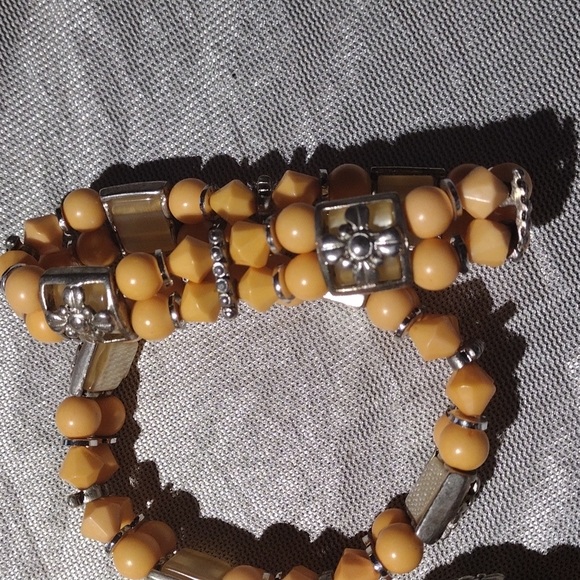 3 women orange beaded stretch bracelet - Picture 2 of 3